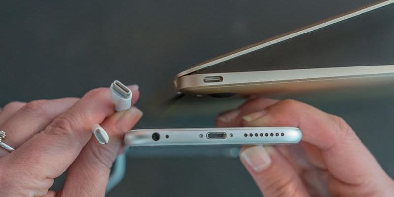 iPhone 8 sẽ bỏ cổng Lightning và phím Home, thay thế bằng USB-C?