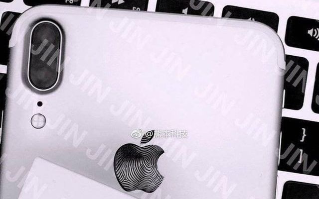 iPhone 8 hiện nguyên hình với camera kép nằm dọc, cảm biến vân tay trong logo quả Táo?