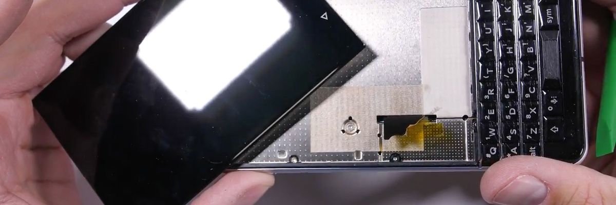 BlackBerry sẽ bảo hành miễn phí các máy KEYone bị rời màn hình, sẽ sửa lỗi trên các máy bán ra sau này