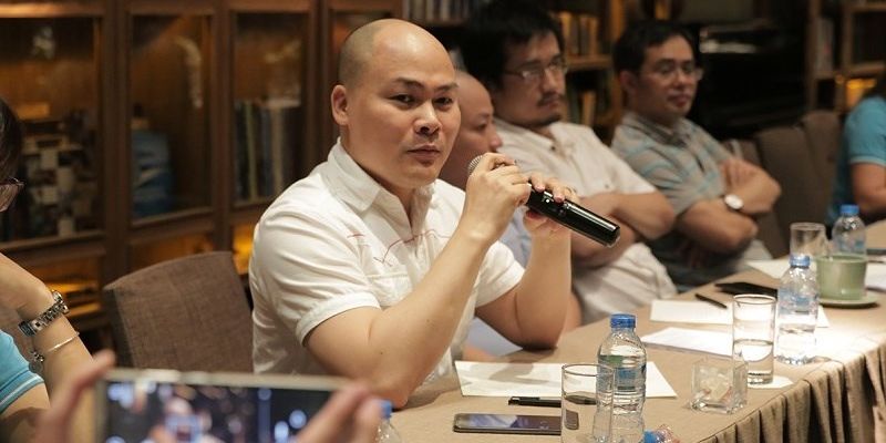 Nguyễn Tử Quảng bật khóc trong buổi chia sẻ về Bphone 2017