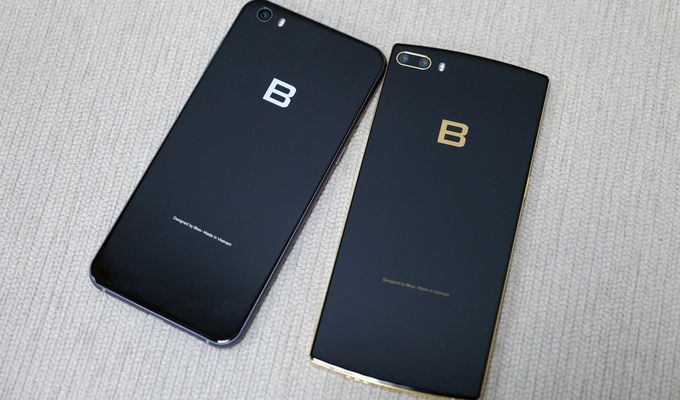 Trên tay Bphone Gold 2017: Thiết kế giống Bphone 1 những lớn hơn, viền mạ vàng, camera kép 12MP, Snapdragon 835