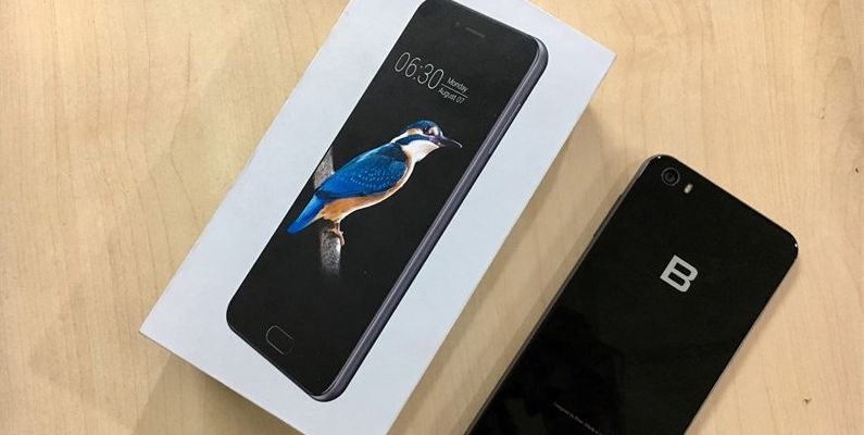 Những hình ảnh mở hộp Bphone 2017 đầu tiên xuất hiện trên Internet