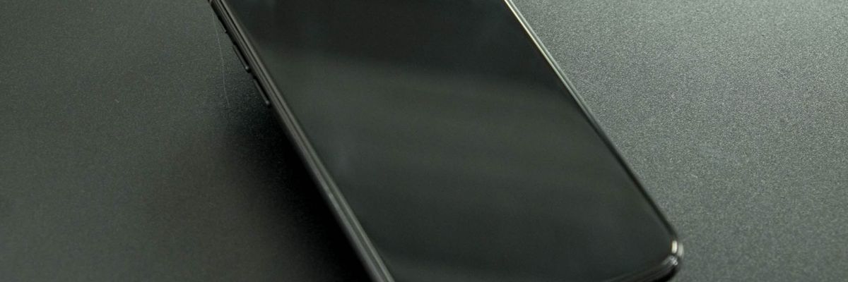 Trên tay mô hình iPhone 8 tại Việt Nam: Viền màn hình siêu mỏng, mặt lưng kính, camera kép đặt dọc