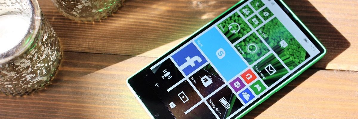 Từ 3 năm trước, Microsoft đã có smartphone không viền màn hình rồi