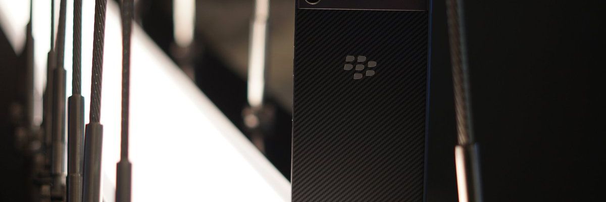 BlackBerry Motion chính thức ra mắt: không còn bán phím QWERTY nhưng có chống nước IP67
