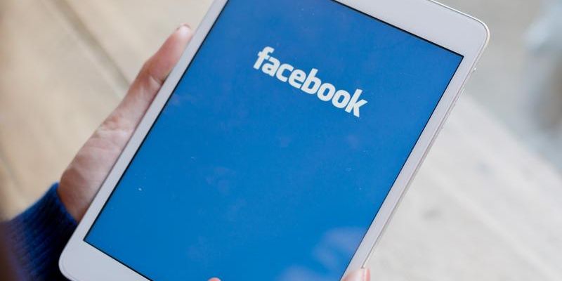 Ơn giời, Facebook đã cho xóa status trở lại!