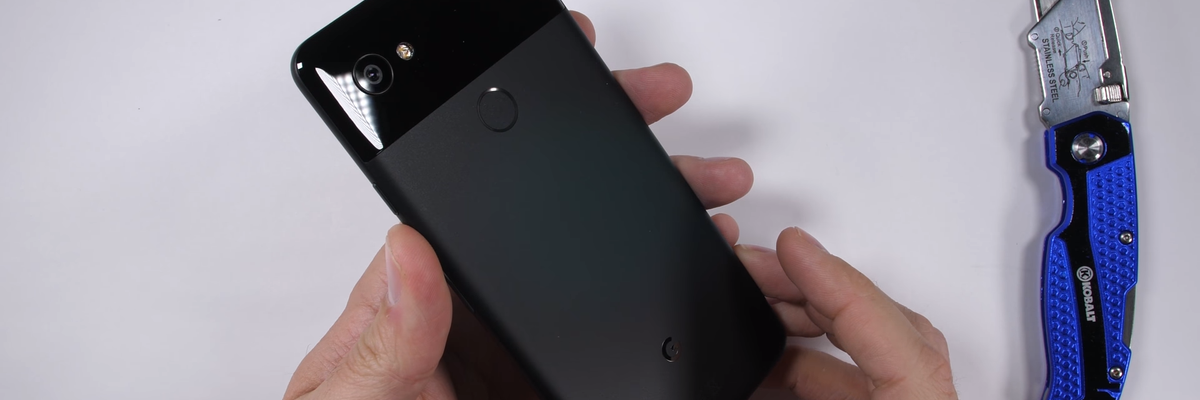 Thử độ bền Google Pixel 2 XL: Liệu to hơn có đồng nghĩa với bền hơn?