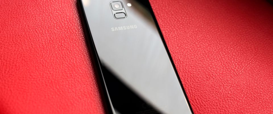 Trên tay Samsung Galaxy A8+ 2018: Màn hình tràn viền 18.5:9, camera selfie kép, giá 13.5 triệu đồng