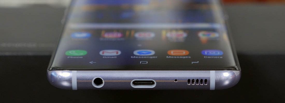 Ơn giời, Galaxy S9 vẫn có jack cắm tai nghe 3.5mm!