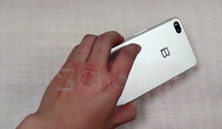 Bất ngờ xuất hiện Bphone 3 với thiết kế giống iPhone 7, chuẩn bị ra mắt với mức giá tầm trung