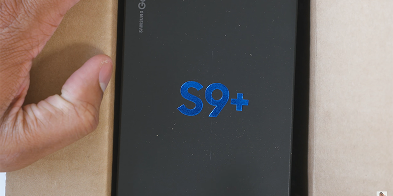Mở hộp Galaxy S9 Plus phiên bản Đen Huyền Bí