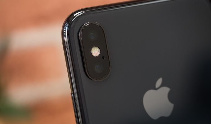 Người dùng than phiền iPhone X dễ bị vỡ kính camera, Apple từ chối bảo hành