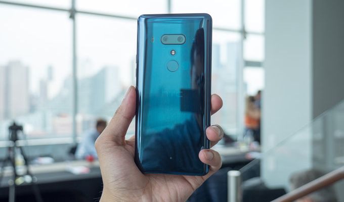 HTC U12+ không được tặng cáp chuyển đổi USB-C sang 3.5mm, người dùng phải mua thêm với giá 12 USD