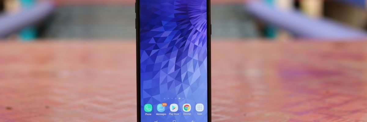 Trên tay nhanh Galaxy J6 2018: Tầm trung nhưng vẫn vô cực