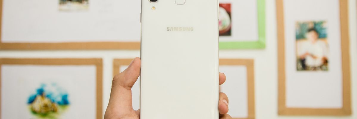 Trên tay Galaxy A8 Star: Thiết kế nhôm kính, camera khẩu độ lớn, bổ sung lại màu trắng