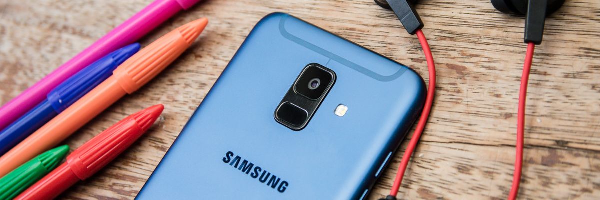 Galaxy A6 giảm giá chỉ còn 5.8 triệu, liệu có đáng mua?
