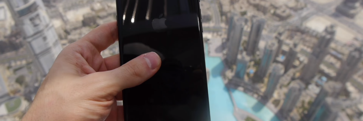 Vi diệu: iPhone rơi từ độ cao 304m xuống mặt đất nhưng vẫn không hề hấn gì