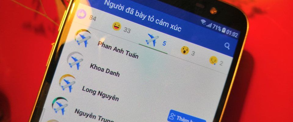 Hướng dẫn thả biểu tượng cảm xúc Máy bay trên Facebook