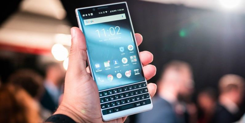 Lộ ảnh render BlackBerry KEY2 LE: Phiên bản rút gọn của KEY2 với chip Snapdragon 636