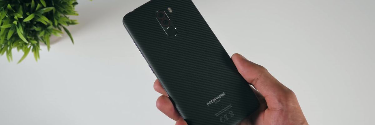 Mở hộp POCOPHONE F1 Armoured Edition: Snapdragon 845, tản nhiệt bằng chất lỏng, mặt lưng làm từ sợi Kevlar