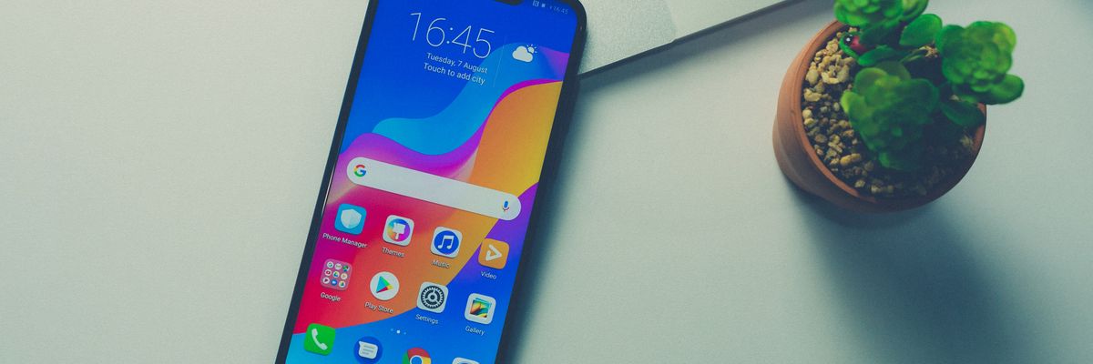 Trên tay Honor Play: Màn hình tai thỏ, Kirin 970 hỗ trợ GPU Turbo, pin 3.750mAh, giá 6.990.000 đồng