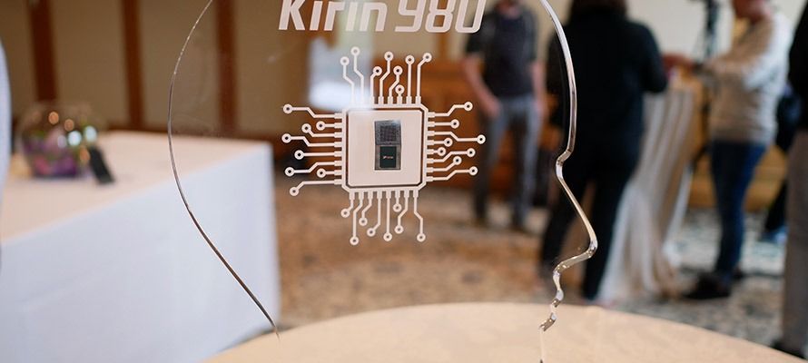 Huawei ra mắt Kirin 980: Vi xử lý 7nm đầu tiên trên thế giới, chấp cả Snapdragon 845 và Apple A11