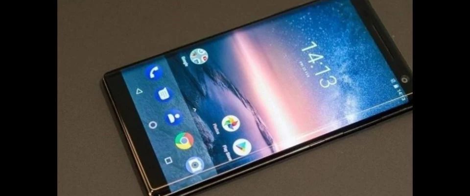 Nokia 9 lộ ảnh thực tế: Màn hình cong tràn cạnh, viền trên và viền dưới vẫn còn khá dày