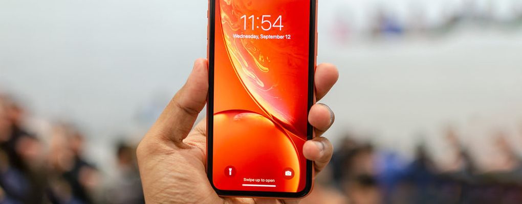 Trên tay iPhone Xr: Màn hình LCD 6.1 inch, viền dày hơn, không có 3D Touch, camera đơn, giá từ 17.4 triệu