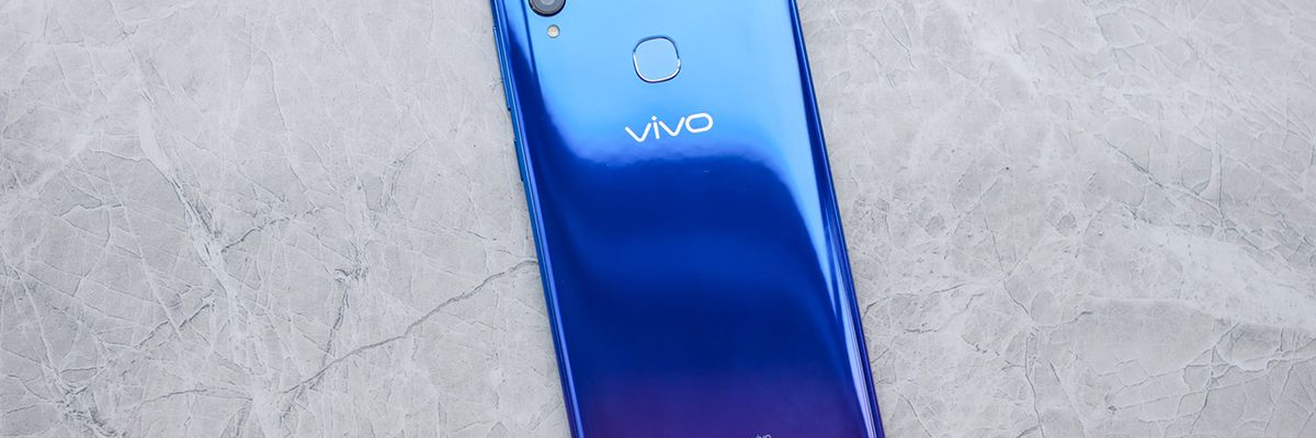 Trên tay Vivo V11i: Màn hình giọt nước, màu sắc đẹp, hỗ trợ sạc nhanh, camera kép