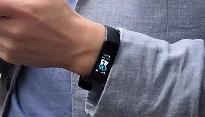 Honor Band 4 bất ngờ xuất hiện trên tay CEO George Zhao trước ngày ra mắt