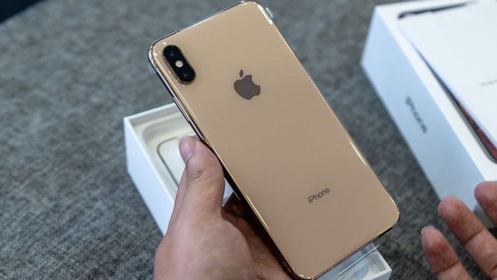 Nhiều khách hàng than phiền vì iPhone XS liên tục bị delay trong quá trình vận chuyển