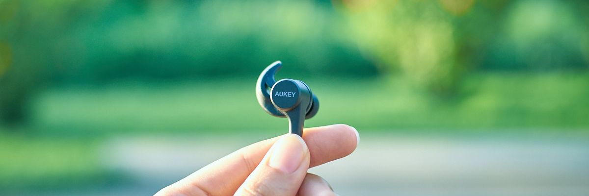 Đánh giá Aukey EP-B40: Chiếc tai nghe không dây nhiều tính năng nhất với giá thành thấp nhất