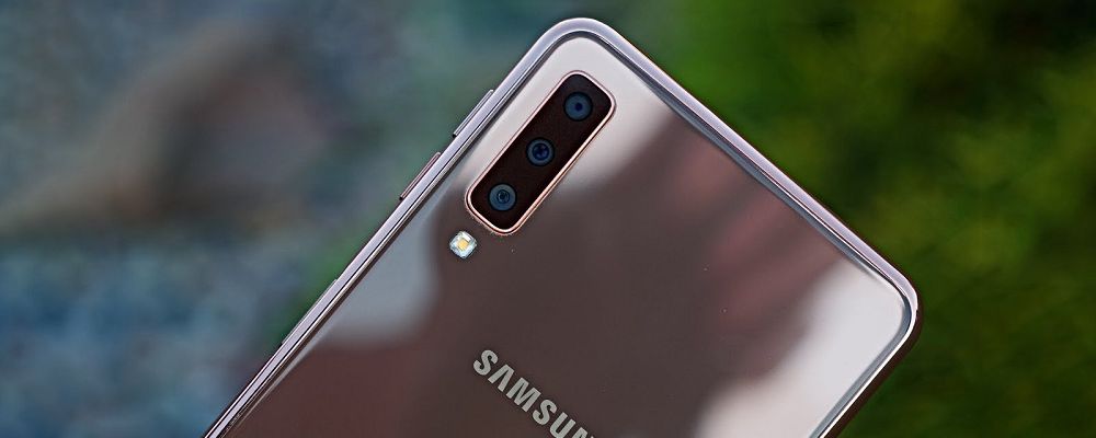 Samsung đang phát triển một thiết bị Galaxy A với Snapdragon 710, màn hình 19.5:9 và 3 camera sau