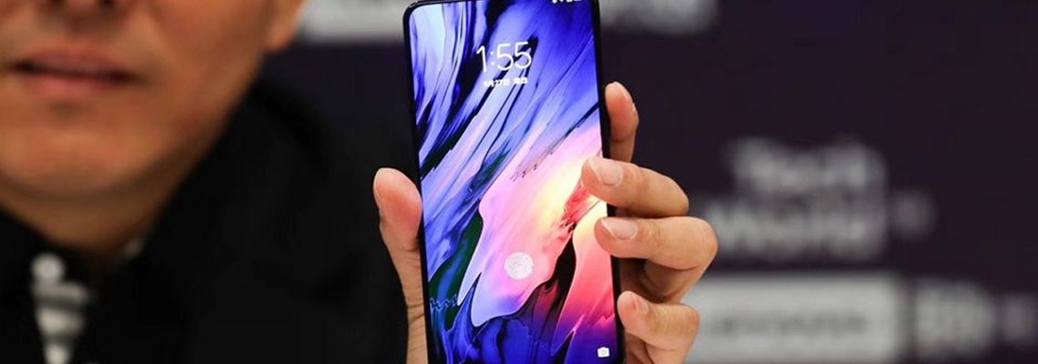 Lenovo Z5 Pro ra mắt: Thiết kế trượt thủ công, vân tay dưới màn hình, giá từ 6.7 triệu đồng