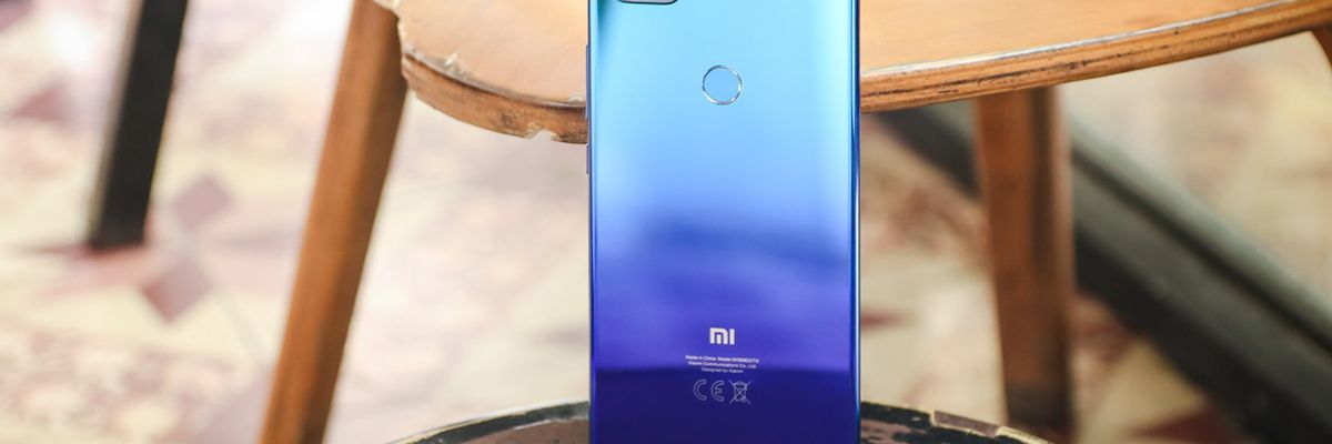 Trên tay Xiaomi Mi 8 Lite chính hãng: Mặt lưng kính gradient, Snapdragon 660, camea kép, QC 3.0, giá chỉ 5.8 triệu