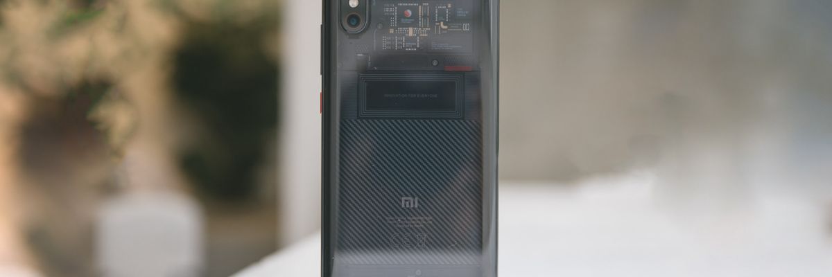 Trên tay Xiaomi Mi 8 Pro trong suốt: Mi 8 phiên bản "trần trụi"
