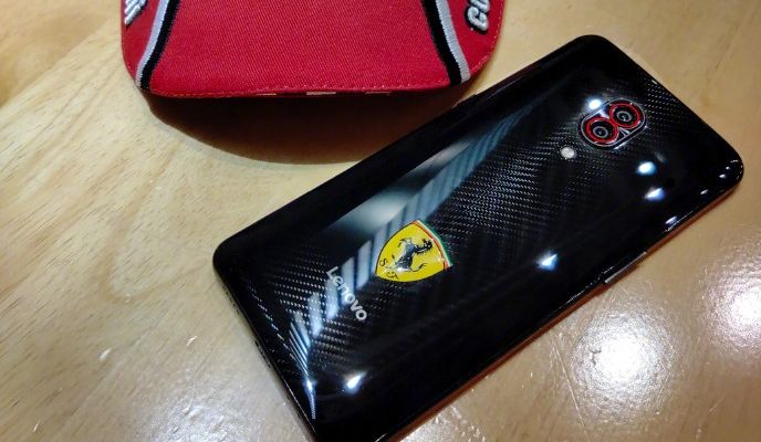 CEO Lenovo nhá hàng Lenovo Z5 Pro GT phiên bản Ferrari