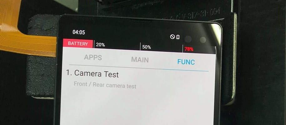 Lộ nguyên mẫu Galaxy S10 Plus với camera selfie kép, tai thỏ ở góc phải màn hình