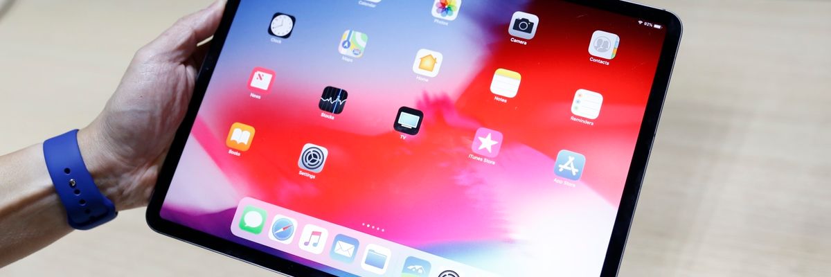 Apple thừa nhận iPad Pro 2018 có thể bị cong ngay sau khi đập hộp, khẳng định đó là hoàn toàn bình thường