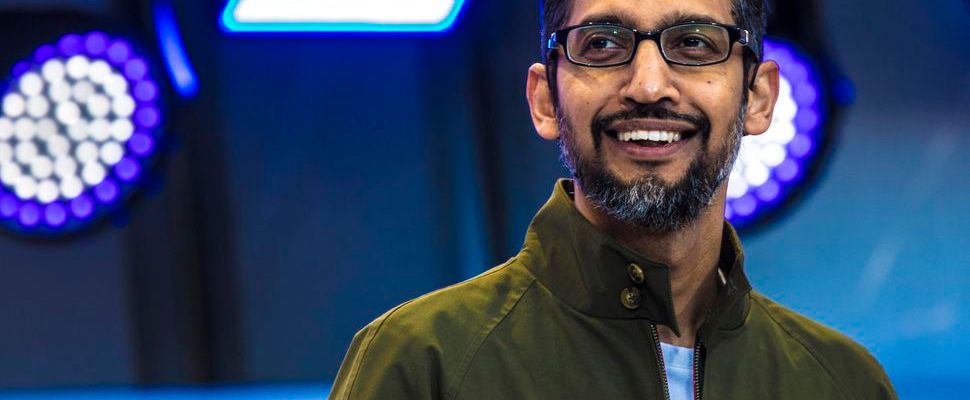 "Google không sản xuất iPhone": CEO Sundar Pichai trả lời câu hỏi hóc búa khiến cả phiên điều trần được tràng cười vui vẻ