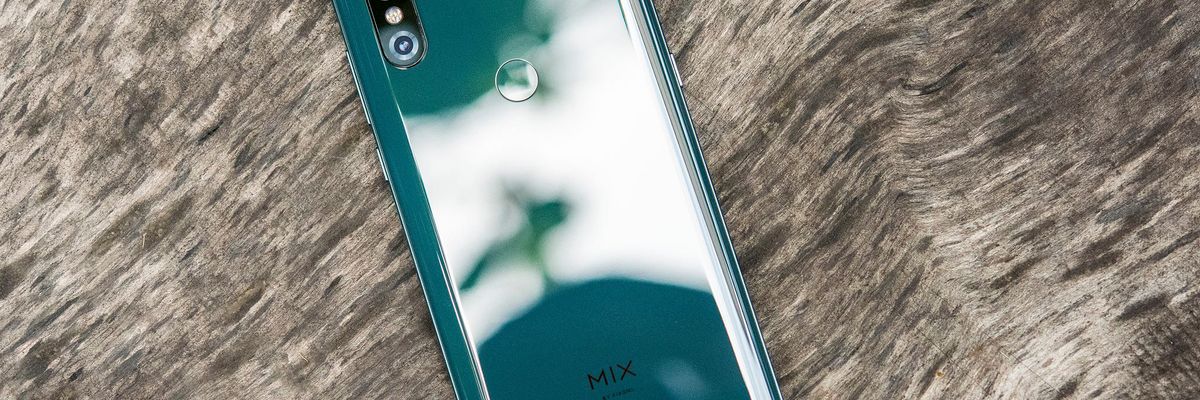 Mua ngay Xiaomi MI MIX 3, nhận vòng đeo tay Miband 3 và sạc dự phòng cao cấp