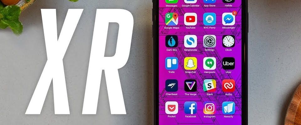 Bị dập tơi tả, iPhone XR vẫn chiếm "spotlight” trong gia đình iPhone 2018, lý do là gì?