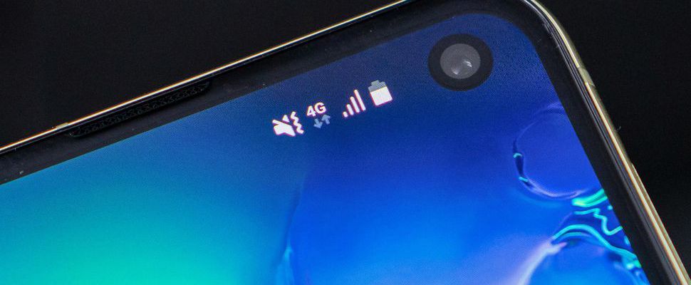 Galaxy S10 có thể ẩn đi "lỗ đục", nhưng ẩn xong trông không khác gì Bphone 3