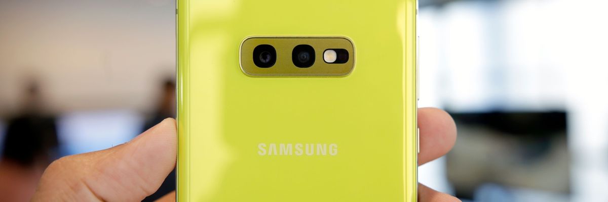 Trên tay Galaxy S10e: Phiên bản "giá rẻ" của Galaxy S10 với màn hình Infinity-O, Snapdragon 855, vân tay cạnh bên, giá từ 17.4 triệu đồng