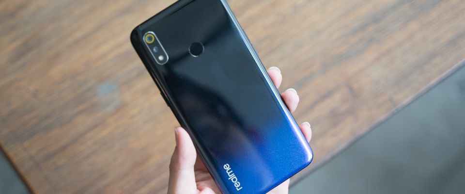 Trên tay Realme 3: Màn hình "giọt sương" 6.2 inch, camera kép, pin 4,230 mAh