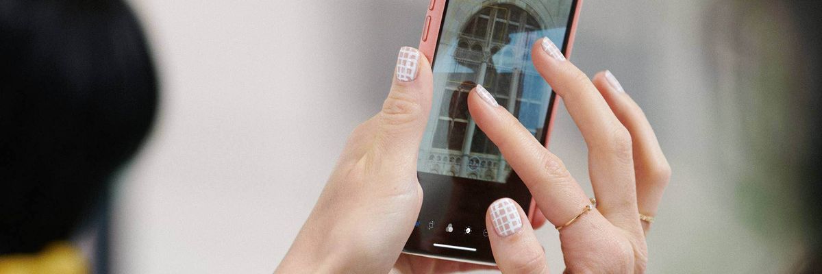 Mẹo phóng to ảnh không giới hạn trên iPhone