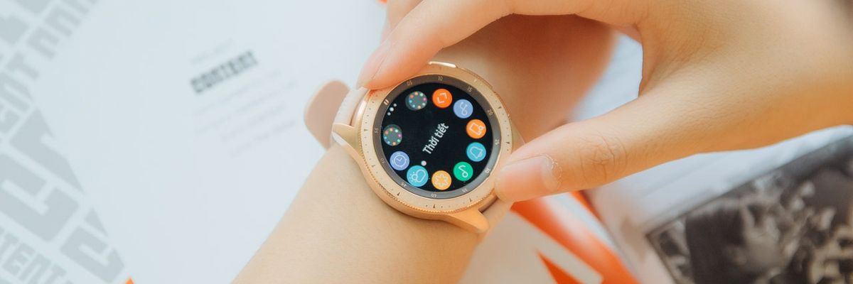 Galaxy Watch giảm "hết nấc", tặng thêm tai nghe bluetooth, dán màn hình chống trầy, trả góp 0%