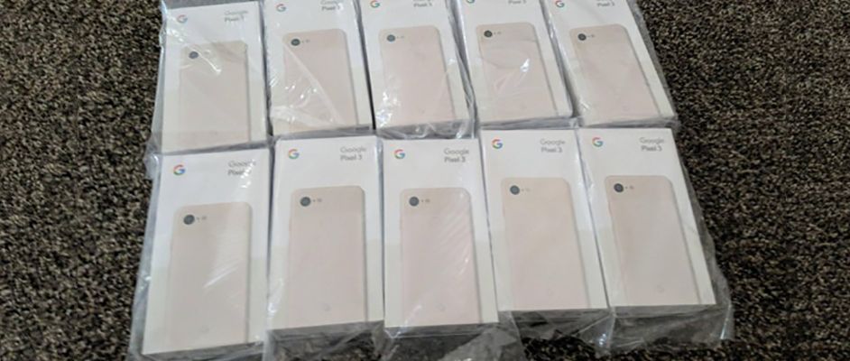 Người đàn ông nhận được 10 chiếc Pixel 3 màu hồng sau khi đi đổi trả điện thoại