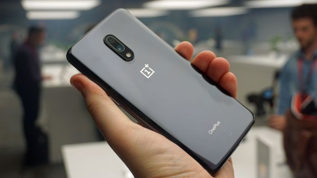 Trên tay nhanh OnePlus 7: Thiết kế giống OnePlus 6T, nâng cấp camera và hiệu năng, giá từ 15 triệu