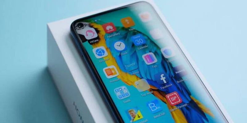 Honor 20 Pro lộ ảnh thực tế: Màn hình đục lỗ ấn tượng, chip Kirin 980, 4 camera sau